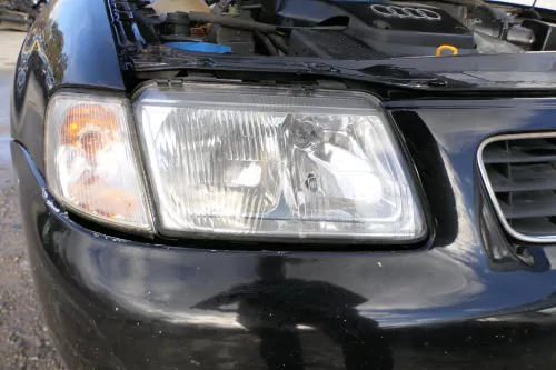 Audi A3 8L Stoßstange Frontstoßstange vorne schwarz LY9B mit Grill (178796)