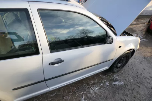 VW Golf 4 Tür vorne rechts Beifahrertür 2/3-Türer silber grau LB7Z ohnAnbauteile (178830)