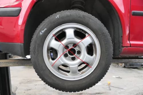 4x VW Golf Passat Reifen 195/65 R15 91V Winterreifen 4x ca. 5-6 mm NUR REIFEN