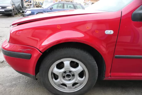 VW Golf 4 1J Kotflügel vorne links rot LY3D - kleine Hageldellen
