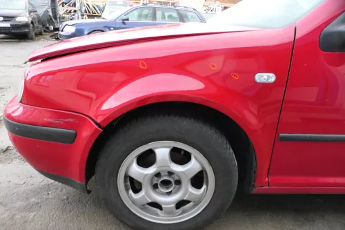 VW Golf 4 1J Kotflügel vorne links rot LY3D - kleine Hageldellen