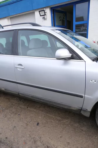 VW Passat 3B 3BG Kombi + Limo Tür vorne rechts Beifahrertür grau silber LA7W (178920)
