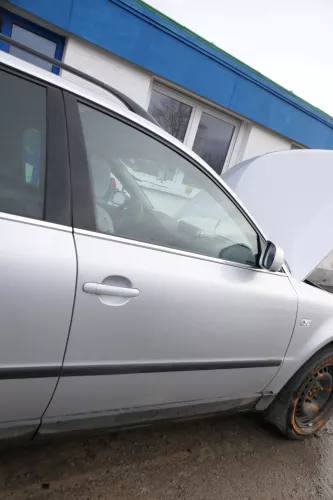 VW Passat 3B 3BG Kombi + Limo Tür vorne rechts Beifahrertür grau silber LA7W (178920)