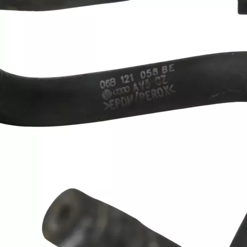 VW Passat 3BG Kühlmittelrohr Rohr Schlauch Leitung 2,0 ALT 06B121065AA (178941)