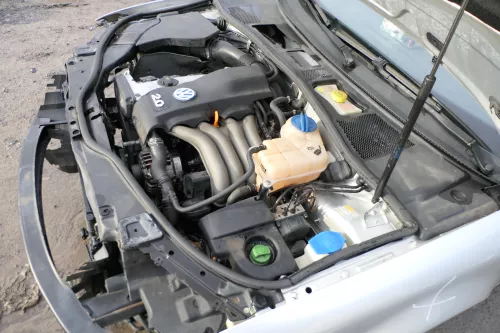 VW Passat 3BG Kühlmittelrohr Rohr Schlauch Leitung 2,0 ALT 06B121065AA