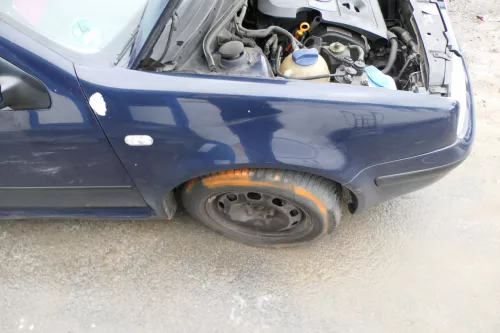 VW Golf 4 Kotflügel vorne rechts blau LA5G (179156)