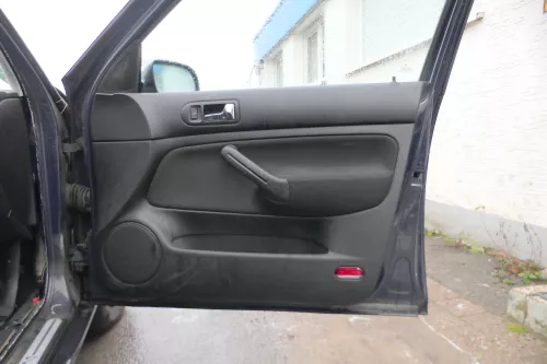 1x Golf 4 Bora Türverkleidung Verkleidung Tür vorne rechts 4/5-Türer Griff schwa