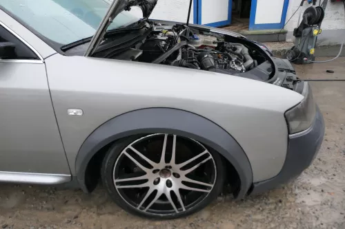 Audi A6 4Z Allroad Kotflügel vorne rechts grau + Leiste