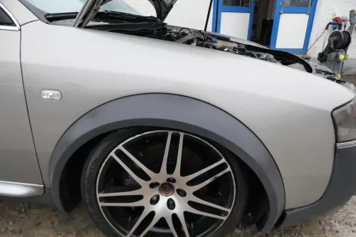 Audi A6 4Z Allroad Kotflügel vorne rechts grau + Leiste (179256)