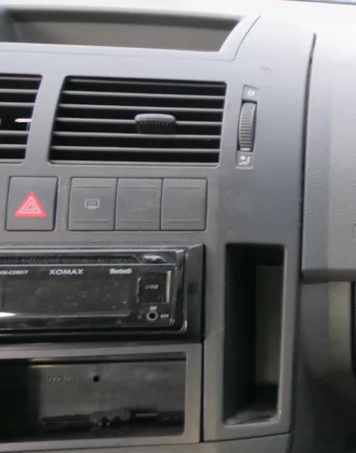 VW Polo 9N Mittelkonsole Verkleidung um Radio schwarz 6Q0858069AD /T (179429)