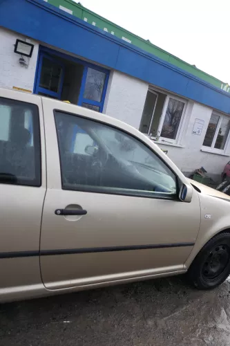 Golf 4 Tür vorne rechts Beifahrertür 2/3-Türer gold gelb LA1W ohnAnbautei Kratze (179438)