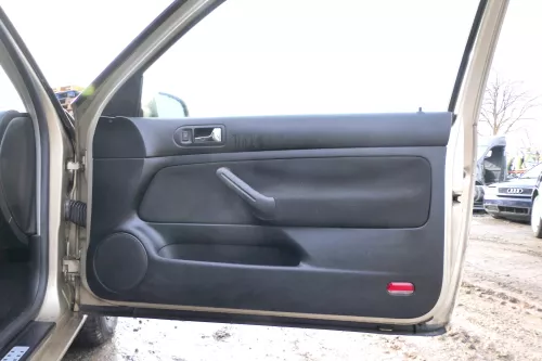 1x VW Golf 4 Türverkleidung Verkleidung Tür vorne rechts schwarz 2/3-Türer