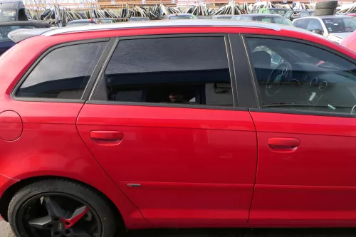 Audi A3 8P 4/5-Türer Tür hinten rechts Rahmen Türblatt rot LY3J Sportback (179478)