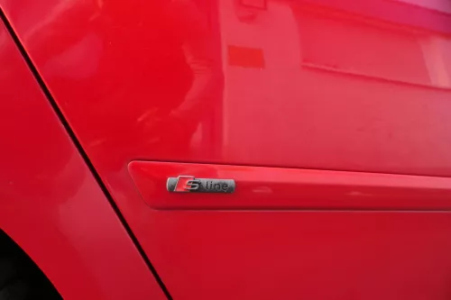 Audi A3 8P 4/5-Türer Tür hinten rechts Rahmen Türblatt rot LY3J Sportback (179478)