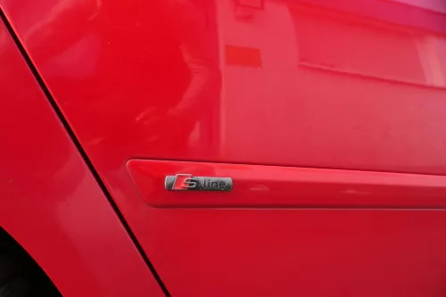 Audi A3 8P 4/5-Türer Tür hinten rechts Rahmen Türblatt rot LY3J (179478)