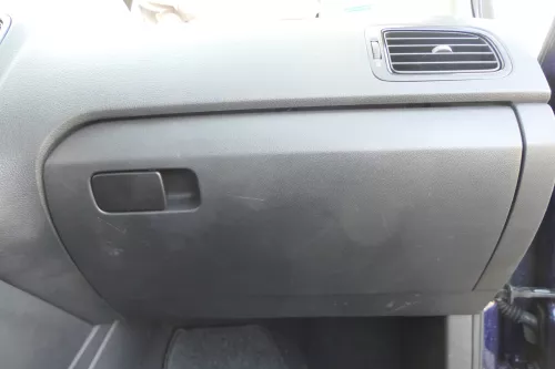 VW Polo 6R NUR Klappe Handschuhfach schwarz Handschuhfachdeckel Deckel Öffner
