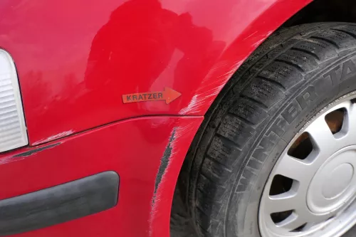 VW Passat 3B Kotflügel vorne links rot LY3D (179877)