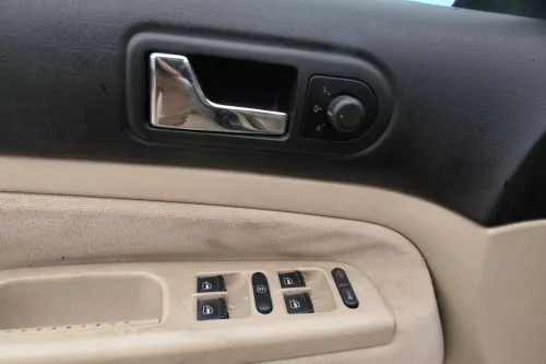 1x Golf 4 Bora Türverkleidung Verkleidung Tür vorne links 4/5-Türer hellbeige (179983)