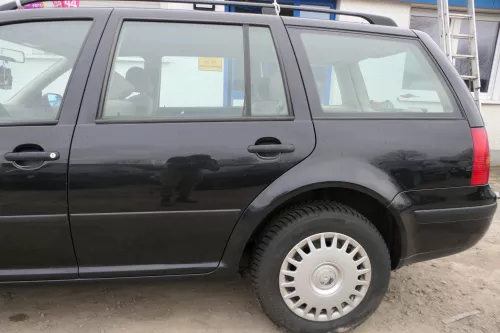 VW Golf 4 Bora Tür hinten links nur Kombi / Variant schwarz LC9Z