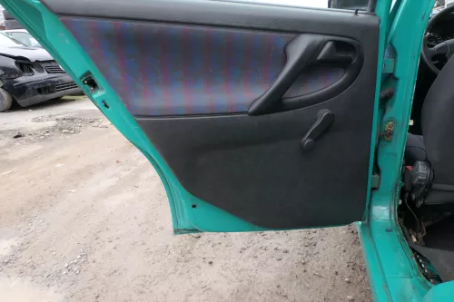 1x Polo 6N Türverkleidung Verkleidung Tür hinten links 4/5-Türer schwarz Griff