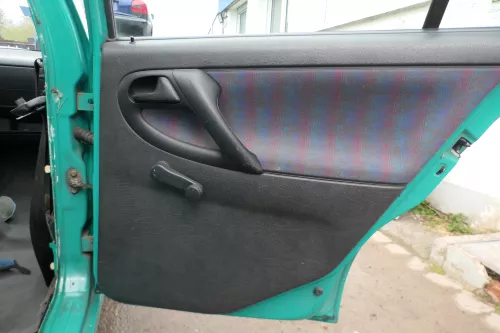 1x Polo 6N Türverkleidung Verkleidung Tür hinten rechts 4/5-Türer schwarz Griff
