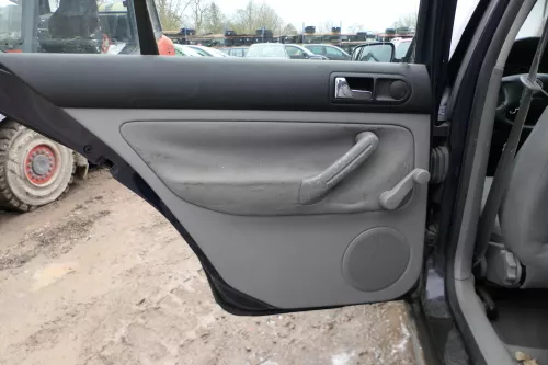 1x VW Golf 4 1J Limousine Türverkleidung Verkleidung Tür hinten links Griff Öffn