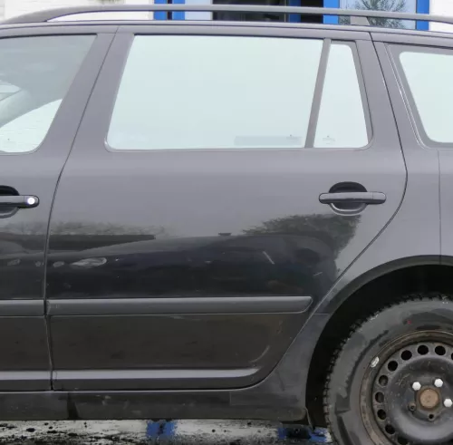 Skoda Octavia 1Z Kombi Tür hinten links schwarz LF9R (ohneAnbauteile) (180159)