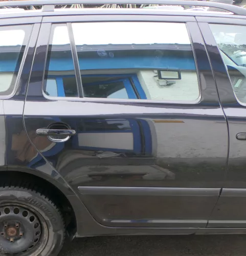 Skoda Octavia 1Z Kombi Tür hinten rechts schwarz LF9R (ohneAnbauteile)