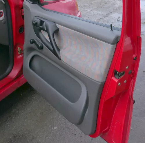 1x Polo 6N Türverkleidung Verkleidung Tür vorne rechts 4/5-Türer schwarz Griff (180287)