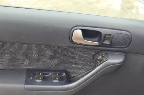 1x A3 8L Türverkleidung Verkleidung Tür vorne links 4/5-Türer maritimblau blau (180343)