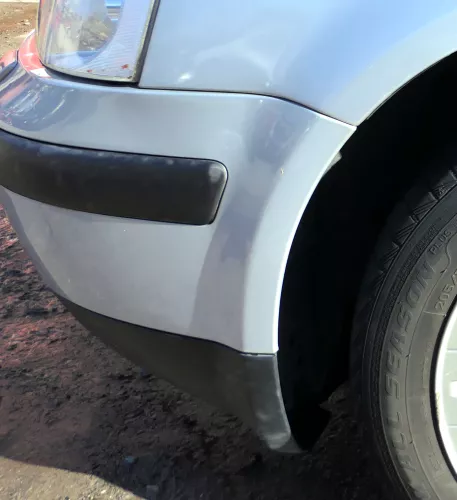 VW Passat 3B Stoßstange vorne Frontstoßstange Stoßfänger vorn silber LB7Z  - SWR (180367)