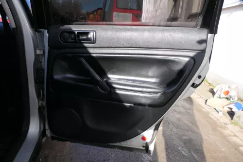 4x Passat 3B Türverkleidung Verkleidung Tür vorne links rechts  - schwarz Leder (180368)