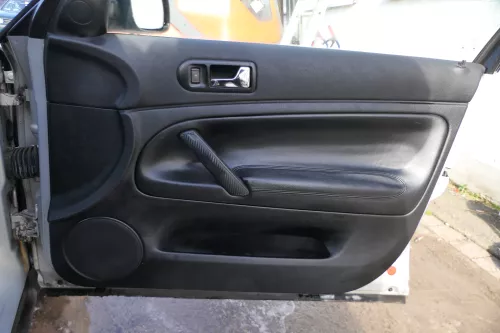 4x Passat 3B Türverkleidung Verkleidung Tür vorne links rechts  - schwarz Leder (180368)