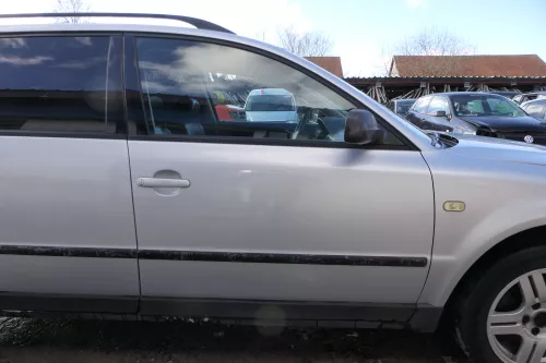 VW Passat 3B 3BG Kombi + Limo Tür vorne rechts Beifahrertür grau silber LB7Z
