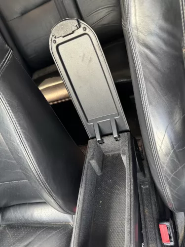 VW Passat 3B Mittelarmlehne Armlehne Lehne Mitte Original schwarz Leder (180375)