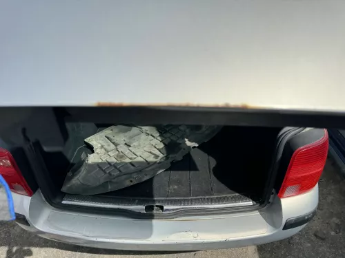 VW Passat 3B Kombi Variant Heckklappe Klappe hinten mit Scheibe silber LB7Z (180376)