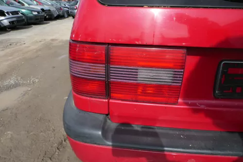 Passat 3A 35i Kombi Variant Heckklappe Klappe Kofferraumklappe rot LY3D Scheibe (180451)