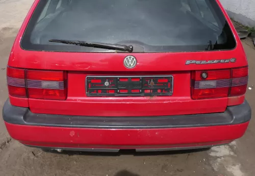 VW Passat 3A 35i Kombi Stoßstange hinten Heckstoßstange Stoßfänger rot LY3D (180452)