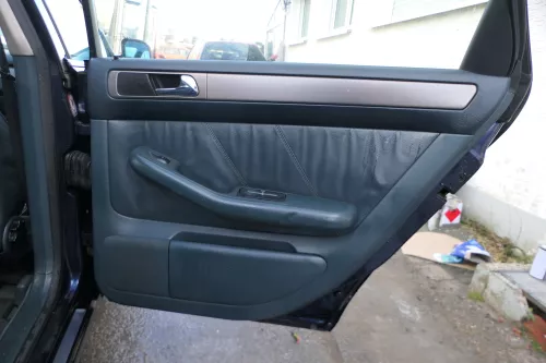 1x Audi A6 4B Türverkleidung Verkleidung Tür hinten rechts Leder grün lago