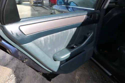 1x Audi A6 4B Türverkleidung Verkleidung Tür hinten links Leder grün lago (180529)