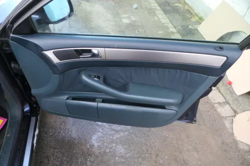 1x Audi A6 4B Türverkleidung Verkleidung Tür vorne rechts Leder grün lago (180530)