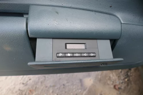 1x Audi A6 4B Türverkleidung Verkleidung Tür vorne links Leder lago grün- MÄNGEL (180531)