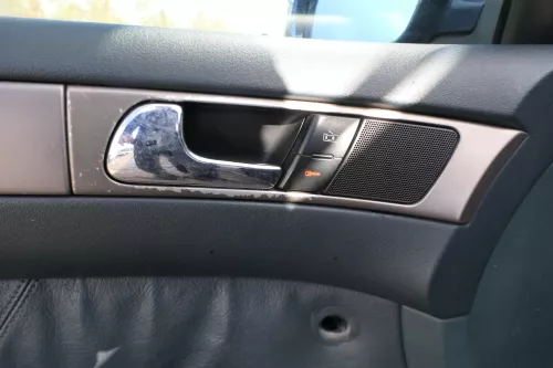 1x Audi A6 4B Türverkleidung Verkleidung Tür vorne links Leder lago grün- MÄNGEL (180531)