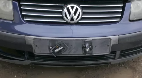 VW Passat 3B Stoßstange vorne Frontstoßstange Stoßfänger blau LN5Y + Grill (180637)