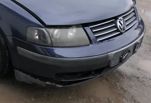 VW Passat 3B Stoßstange vorne Frontstoßstange Stoßfänger blau LN5Y + Grill