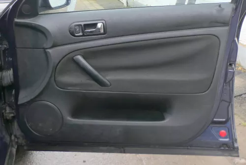 1x Passat 3B 3BG Türverkleidung Verkleidung Tür vorne rechts Griff Öffner schwar