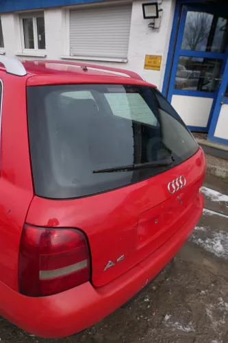 Audi A4 B5 Avant Facelift Heckklappe Klappe hinten rot LY3H Facelfit Scheibe (180695)
