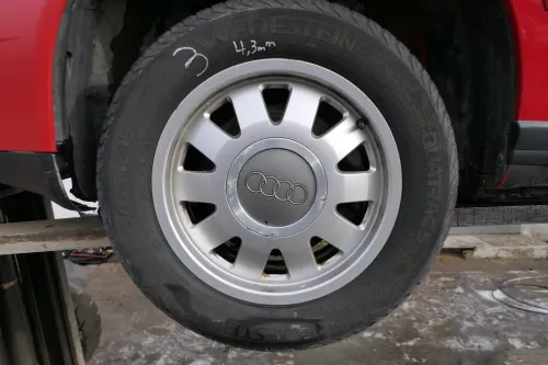 4x A4 B5 A6 4B Alufelgen Felgen 4B0601025N 6jx15H2 ET45 schlechte Reifen origina (180710)