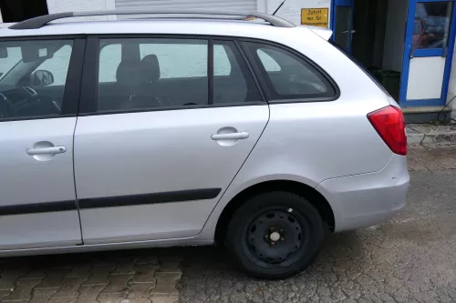 Skoda Fabia 5J Kombi Tür hinten links - silber LA7W - ohne Anbauteile (180757)