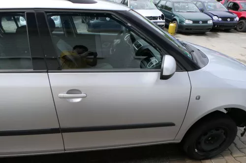 Skoda Roomster 5J Tür vorne rechts Beifahrertür - silber LA7W (ohne Anbauteile) (180759)